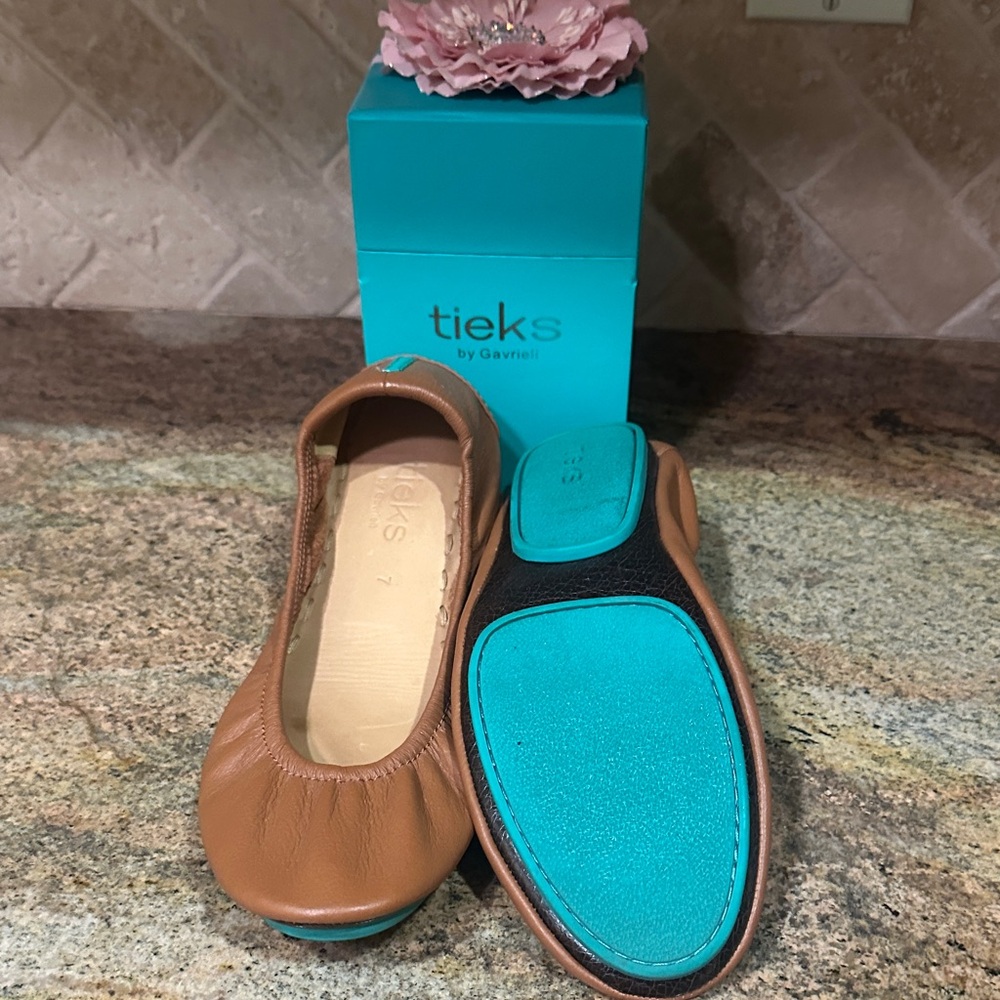 Tieks Tan Ballet Flats with Turquoise Soles